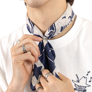Novels Scarf